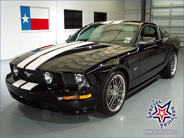 ford mustang 2005.jpg