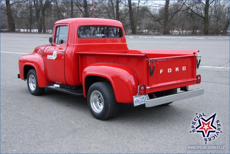 Ford F100 1956 3.JPG