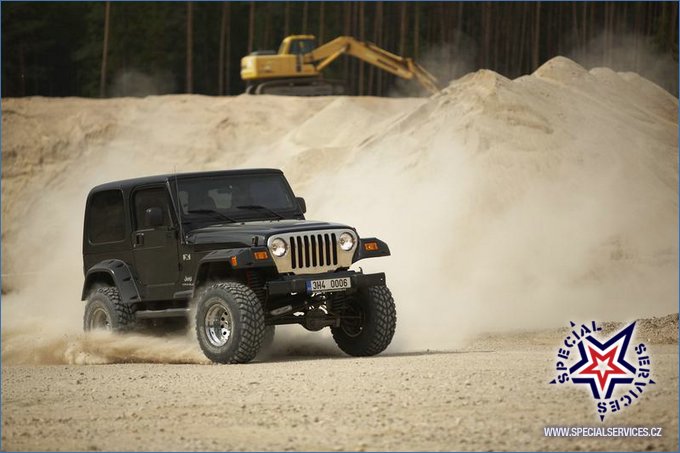 JEEP WRANGLER 2004 v akci.jpg