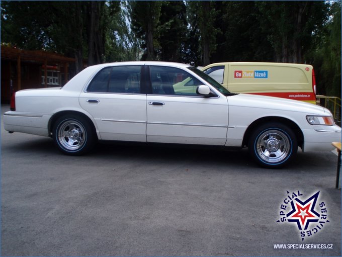 mercury grand marquis 1998 extra weels.jpg