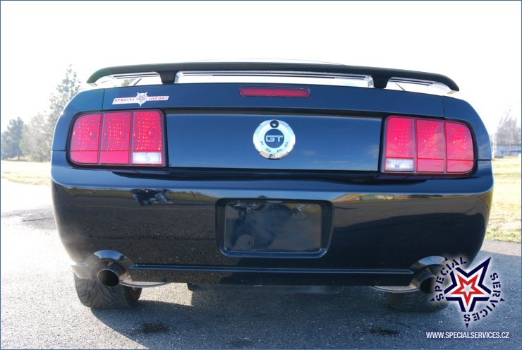 Ford Mustang GT 06-5.JPG